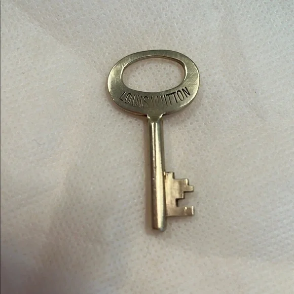 Louis Vuitton Vintage Gold tone Key #125971 - Picture 2 of 5